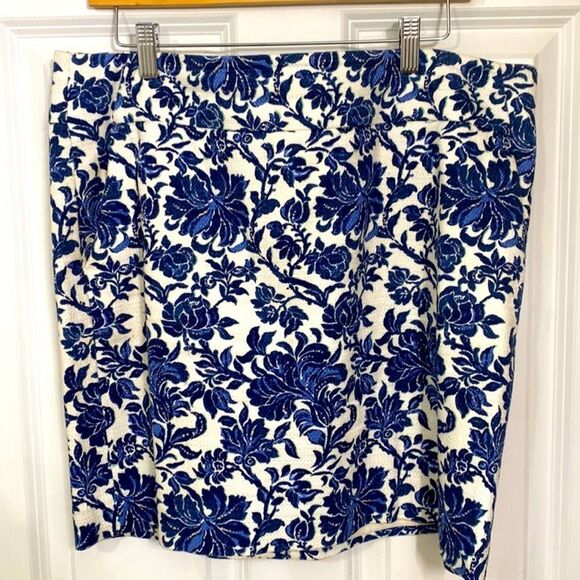 Ann Taylor Floral Blue and White Skirt Size 14 - Picture 2 of 7